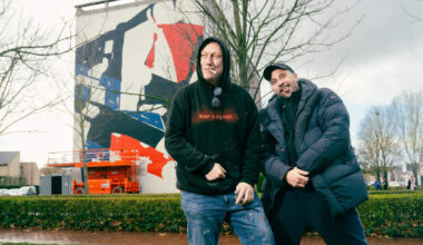 Breeënaar en Matthias Schoenaerts maken samen mural in Oostende: “Deze kunstvorm is wat verdwenen” - HBVL