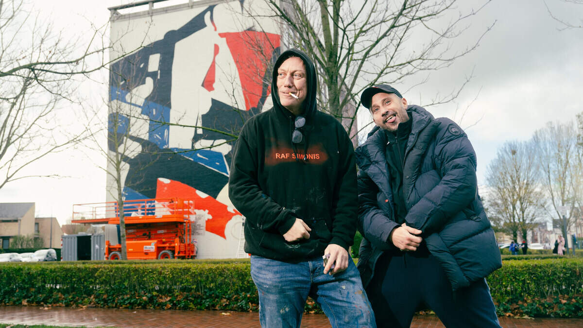 Breeënaar en Matthias Schoenaerts maken samen mural in Oostende: “Deze kunstvorm is wat verdwenen” - HBVL