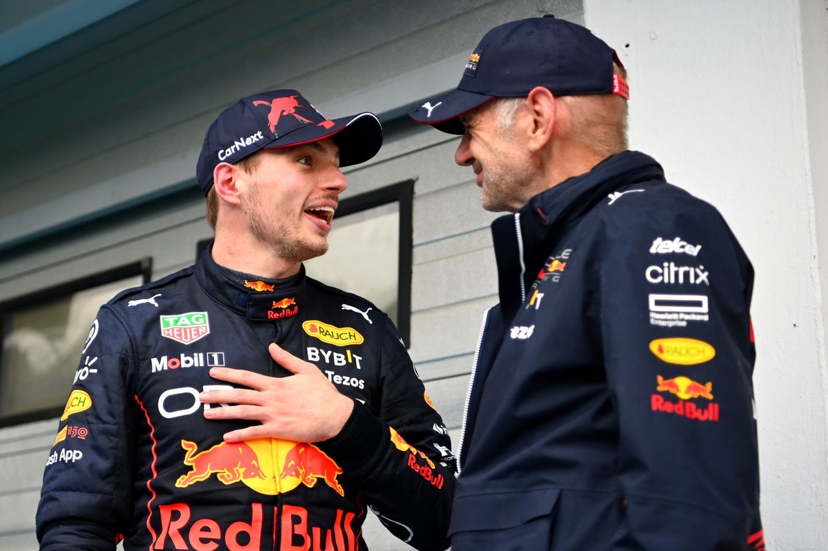 Max Verstappen reageert op teambaas-promotie Newey bij Aston Martin