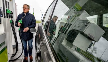 Voorgestelde brandstofaccijnsverhoging leidt tot scherp verdeelde reacties - NOS