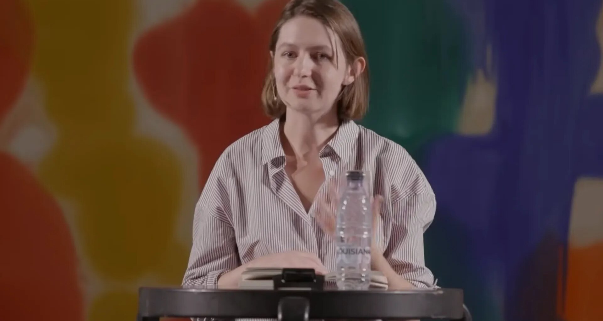 Bestsellerauteur Sally Rooney kan geen nieuw werk uitbrengen in VK door steun aan Palestine Action - Joop