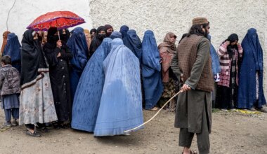 IND levert Afghaanse vrouwen uit aan Taliban wegens 'niet westers' genoeg - Joop