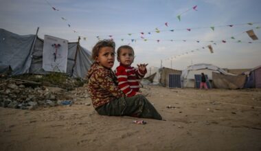 In Gaza ontbreekt het nog steeds aan alles, maar de nieuwste iPhone is er wel te koop