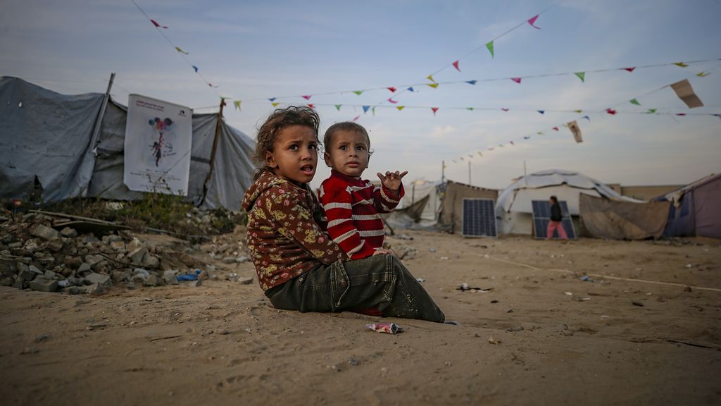 In Gaza ontbreekt het nog steeds aan alles, maar de nieuwste iPhone is er wel te koop