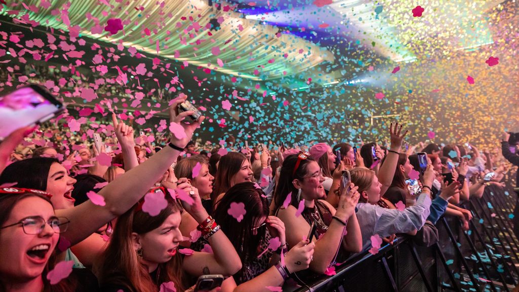 Roxy Dekker kondigt nieuwe show aan in nog grotere zaal