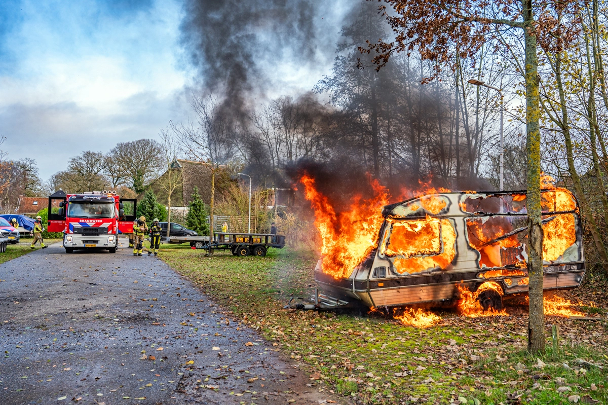 Caravan volledig uitgebrand in Feankleaster