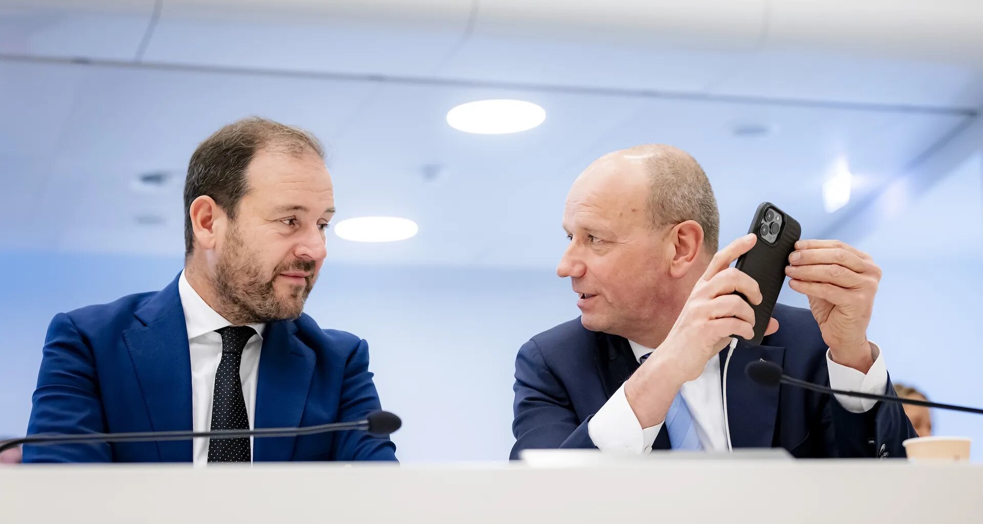 Asschers flutwerk kost de FNV tientallen duizenden euro’s per maand - Joop