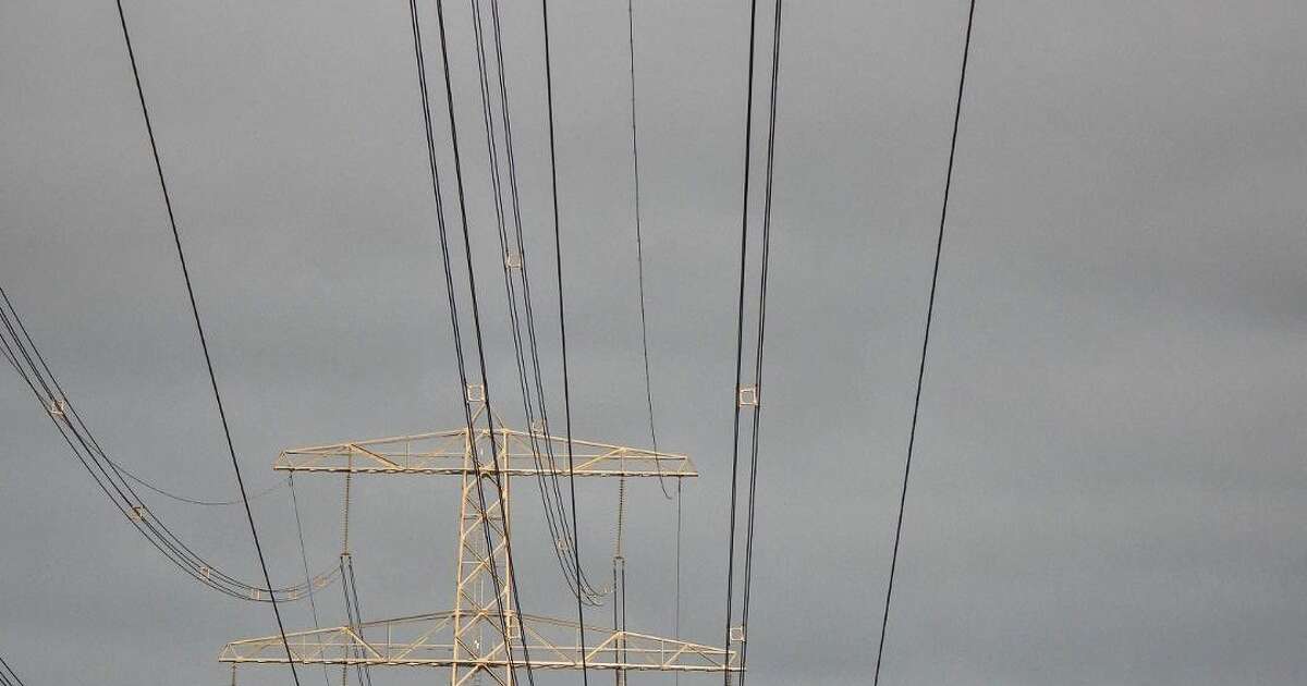 Femmie maakt foto’s onder hoge spanning