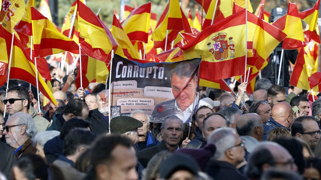 Tienduizenden Spanjaarden eisen vertrek premier Sánchez om corruptieaffaires