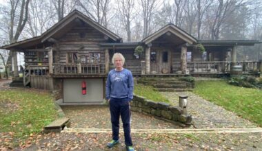 Bloed aan de paal: blokhut van trainer Gertjan Verbeek duikt op in Netflixhit