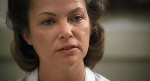 Louise Fletcher als de passief agressieve Nurse Ratched.