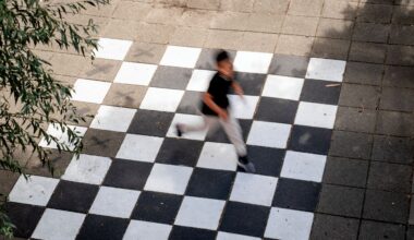 Uithuisgeplaatste kinderen jarenlang mishandeld in zorghuis: oorvijgen, kinderarbeid en hondenbeten