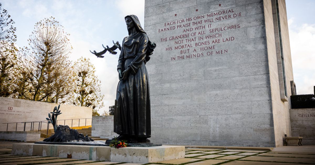 De beheerder van de militaire begraafplaats in Margraten wil toch dat panelen over zwarte bevrijders niet terugkeren