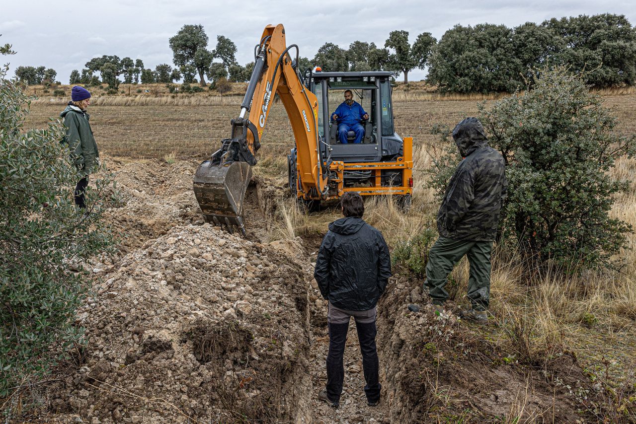 Na de vondst van het lichaam blijft het team zoeken. Volgens de getuigenissen zijn hier in 1936 namelijk twee mannen geëxecuteerd. 