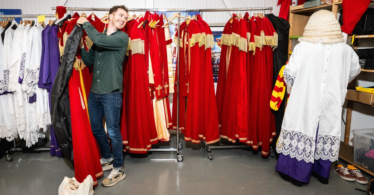 Cultuurdagboek Hoe de manager van een sinterklaasbureau het feest beleeft: 'Vandaag gaan er tien sinterklazen de deur uit'