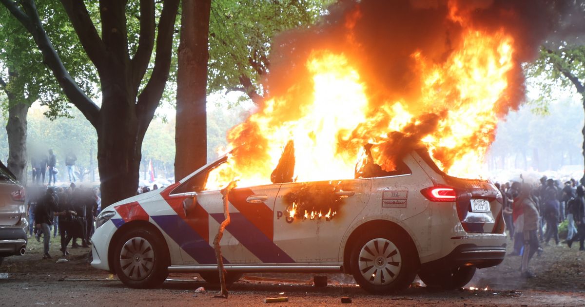 Politie toont nieuwe beelden van verdachten rellen Den Haag - Omroep West