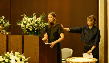 “Je zal altijd onze gids blijven”: dochters Lauren en Morgane nemen afscheid van Geert Versnick (68)