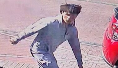 Straatrover dreigt met mes en steelt tas van 15-jarige jongen - Omroep West