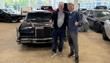 Autoverkoper Frans verkoopt bolide van koningin Juliana door aan haar kleinzoon