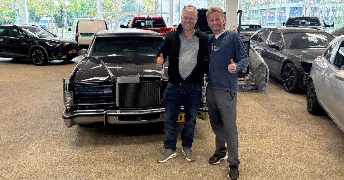 Autoverkoper Frans verkoopt bolide van koningin Juliana door aan haar kleinzoon