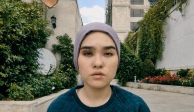 Documentaire ‘A Fox Under a Pink Moon’, over een jonge Afghaanse kunstenares, wint IDFA-prijs voor beste film