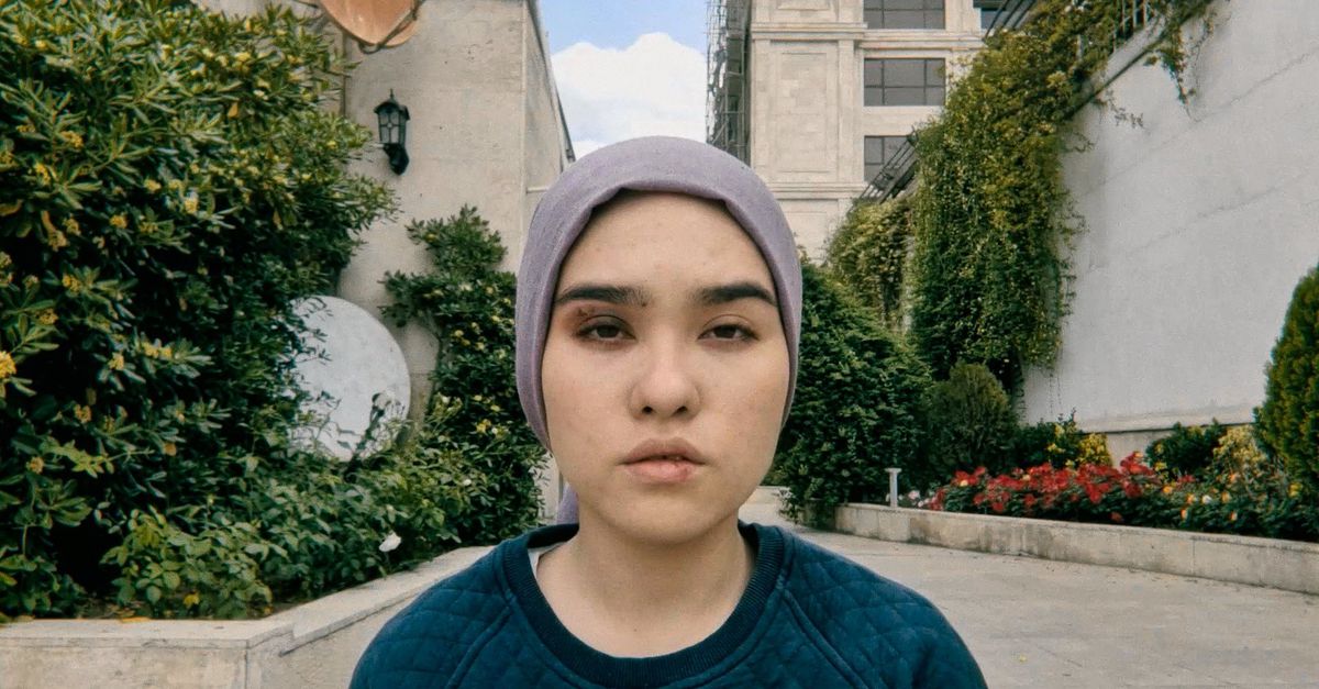 Documentaire ‘A Fox Under a Pink Moon’, over een jonge Afghaanse kunstenares, wint IDFA-prijs voor beste film