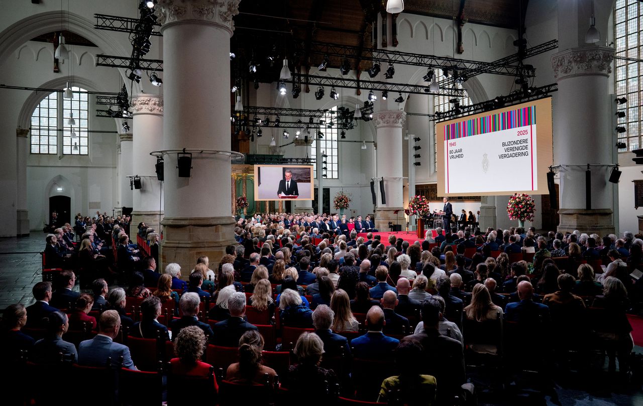 Demissionair premier Dick Schoof houdt een toespraak.