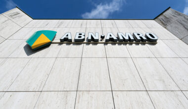 ABN AMRO snijdt fors in duurzaamheidsteam