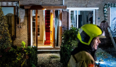Hulpdiensten doen onderzoek nadat er een explosief afging in Hillegom.