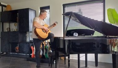 Zanger Johan de Haan maakt als Dutch Bryan Adams indruk: "Muzyk meitsje is it moaiste wat der is"