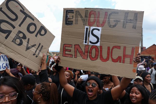 Voorafgaand aan de G20-top werd er in Zuid-Afrika een landelijke staking uitgeroepen door de belangenorganisatie Women for Change, om de regering te vragen gendergerelateerd geweld en vrouwenmoord uit te roepen tot nationale ramp.