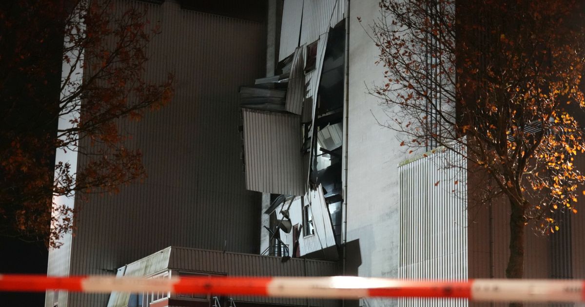 Explosie bij bedrijf aan Rondweg Emmen, gevel weggeblazen