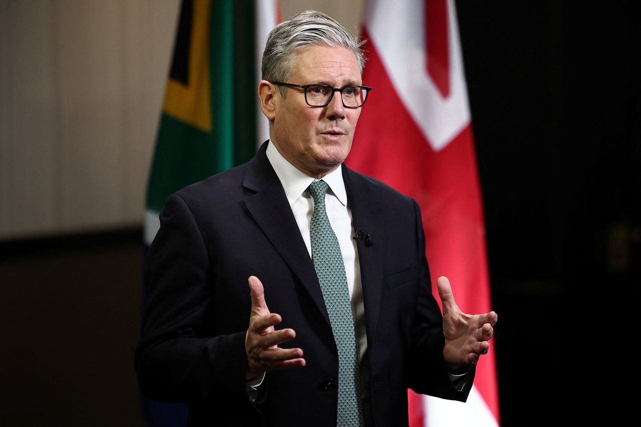 De Britse premier Keir belde afgelopen weekend nog met het Witte Huis over Oekraïne. Hij probeert samen met Macron het gesprek met Trump over Oekraïne gaande te houden.