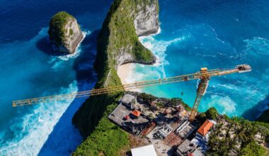 Lift in aanbouw voor toeristen op Indonesisch strand moet bij nader inzien worden afgebroken