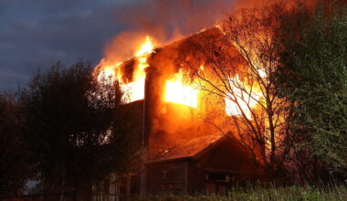 Foto behorende bij Grote brand in leegstaand pand in Middelharnis