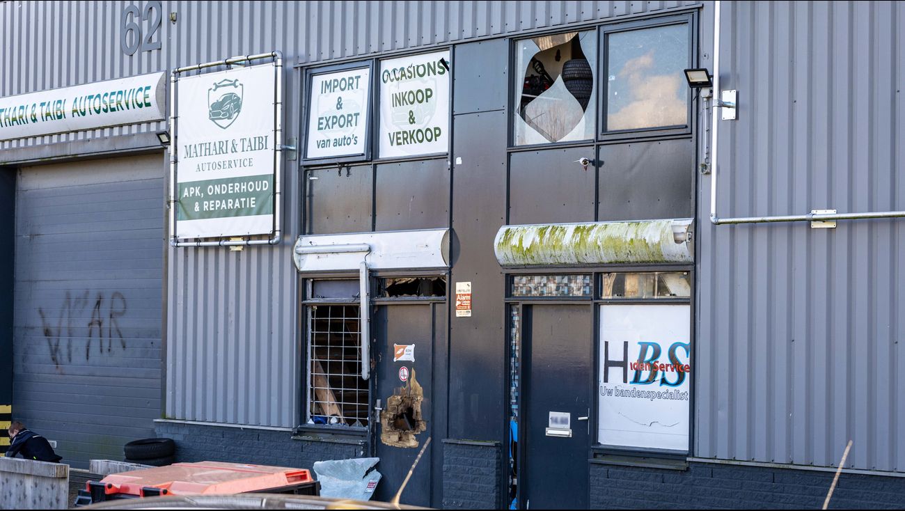 Omroep Flevoland - Nieuws - Explosie bij autobedrijf aan Markerkant