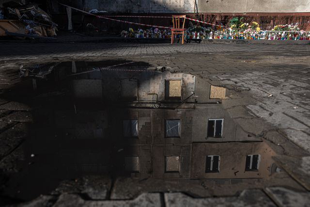 Uitgebrand flatgebouw in Ternopil waar op 19 november 19 mensen omkwamen als gevolg van een Russische raketaanval.