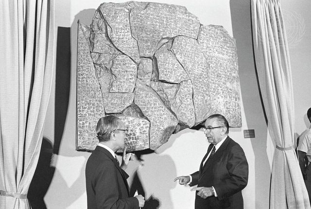 In 1970 onthullen VN-secretaris-generaal U Thant en de Turkse minister van Buitenlandse Zaken Ihsan Sabri Caglayangil een replica van het verdrag tussen de Hettieten en Egyptenaren uit 1274 voor Christus op het VN-hoofdkwartier in New York.