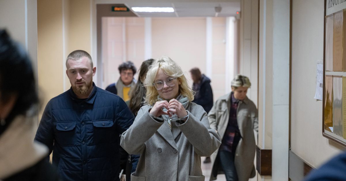 ‘Kunst is de enige taal waarmee je je in Rusland kan uiten’, zei zanger Diana Loginova. Nu is ze gevlucht