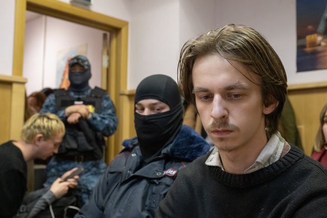 Aleksander Orlov, gitarist van de band Stoptime en Loginova’s vriend, in de rechtszaal in november.