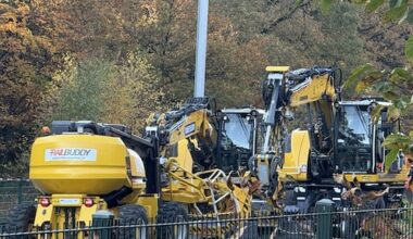 man overleden door botsing graafmachines