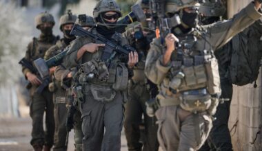 Israëlische leger valt stad en dorpen op bezette Westoever binnen, verdrijft Palestijnen uit huizen