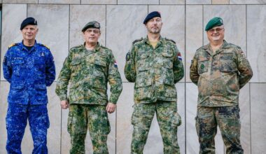 Russische treinen met tanks rijden in één ruk door naar het front, NAVO-materieel stuit op dertig grenzen van dertig bondgenoten