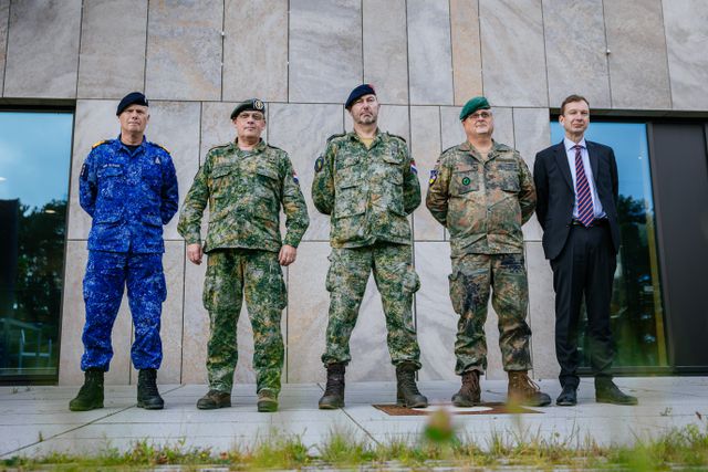 Enkele leden van de NAVO-werkgroep in Ulm. Ditmaal met helemaal rechts Sergei Boeke, politiek adviseur.
