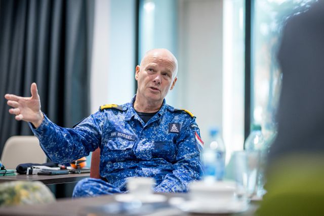 Commandeur Han van Bussel geeft leiding aan een projectgroep binnen de Europese Unie die militaire en civiele infrastructuur moet verbeteren. 