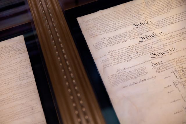 Artikel vijf van de Amerikaanse grondwet, te zien in de National Archives in Washington.