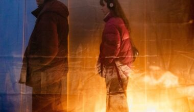 ‘Zal ik even met jou meelopen?’ – deze voorstelling laat je ervaren wat straatintimidatie met je doet