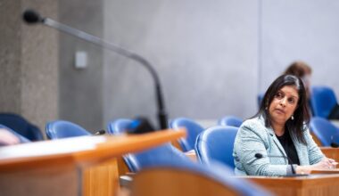 In debat krijgt Mariëlle Paul van alle kanten kritiek, maar inhoudelijk krijgt ze haar zin