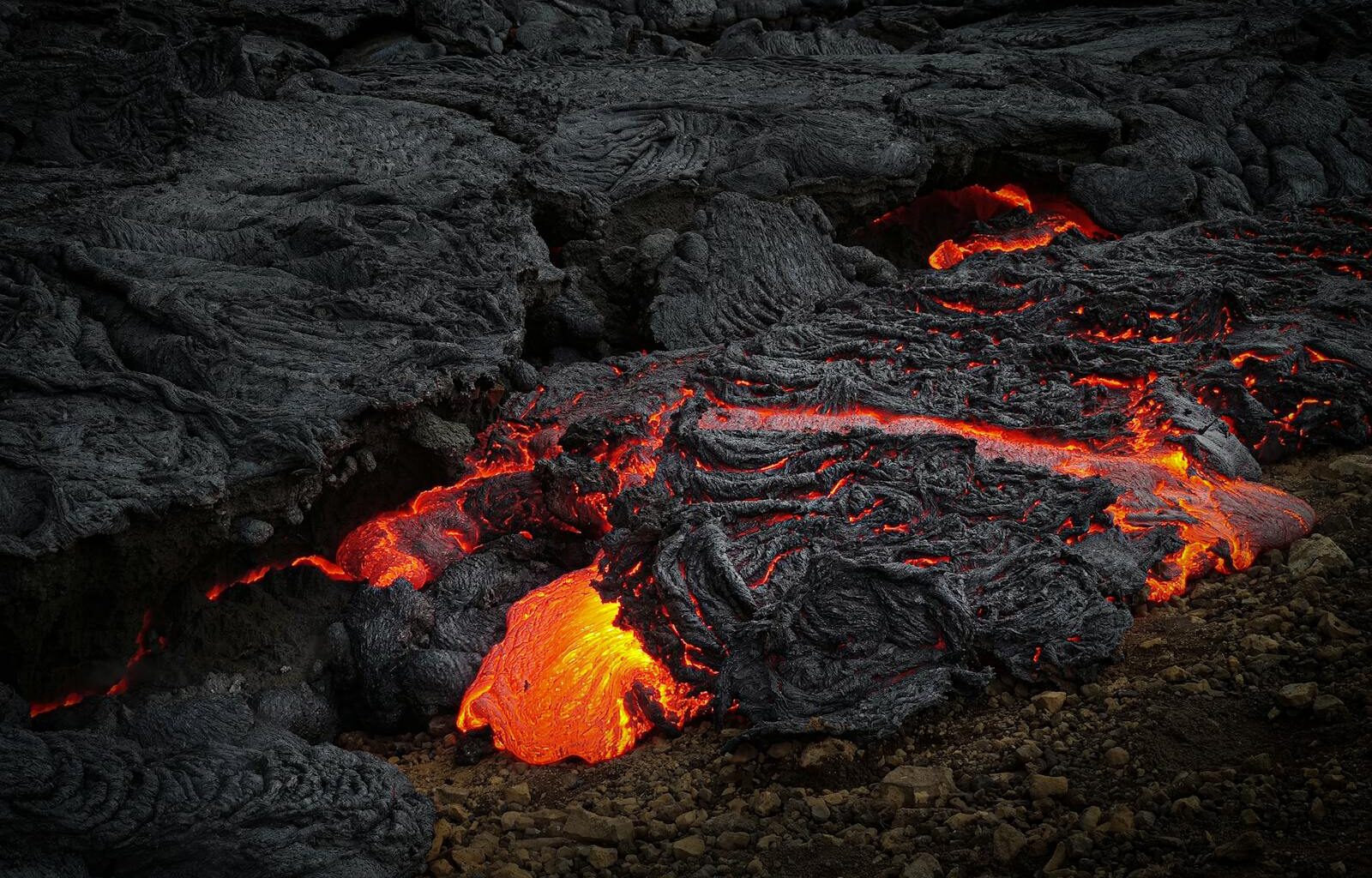 Stokoude biologische sporen onthullen vroegste leven op aarde meer dan 3 miljard jaar geleden