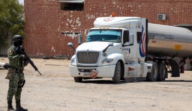 Niet de smokkel van drugs, wapens of mensen, maar de illegale brandstofhandel is hét hoofdpijndossier in Mexico